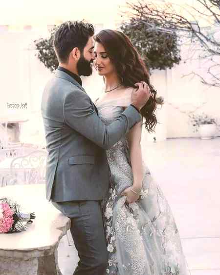 مجھ سے میرے جینے کا سہارا پوچھتے ہیں..☺

یعنی کہ لوگ مجھ سے  تمہارا پوچھتے ہیں..😍
❤️❤️❤️😘😘😘