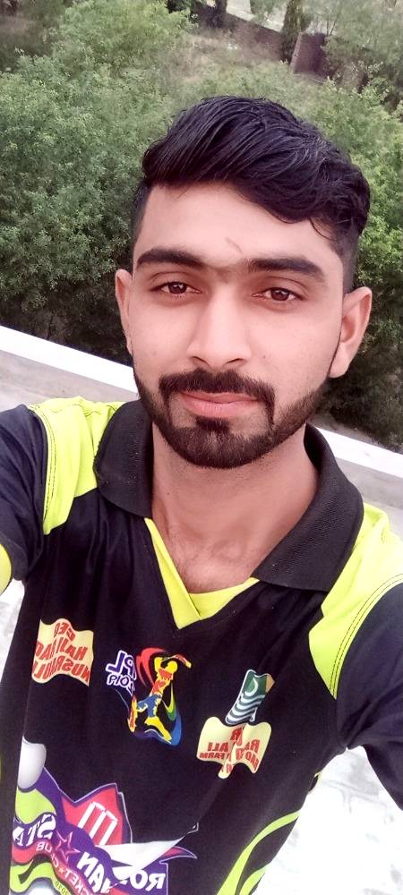 چلو آج پھر مسکرایا جائے ۔
بنا ماچس کے لوگوں کو جلایا جائے۔