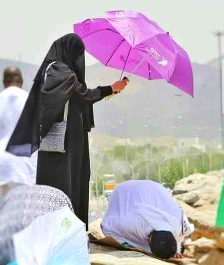 ایسی محبتوں پر تو فرشتوں کو بھی رشک آتا ہوگا
حج 2020 کی ایک خوبصورت تصوير ____❤
