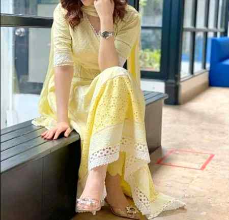 میں وقت اور حالات کے ساتھ 

اپنے شوق بدلتی ہوں✌____دوست اور محبت نہیں 💯❤