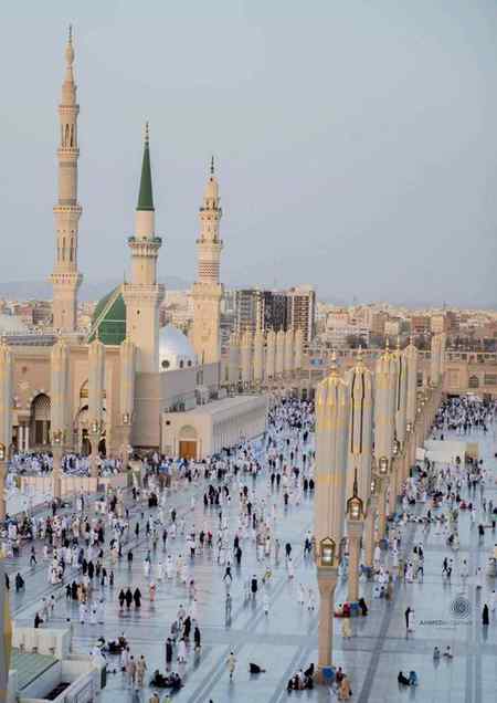 کون کہتا ہے🍃 کہ___!
پیرس سوئزرلینڈ خوبصورت🍃 ہے__؟
کبھی__! 
 میرے آقا صلی اللہ علیہ وآلہ وسلّم💖
کے شہر💕 جا کے دیکھ🍃 دنیا کا
خوبصورت💖 ترین شہر💕 ہے