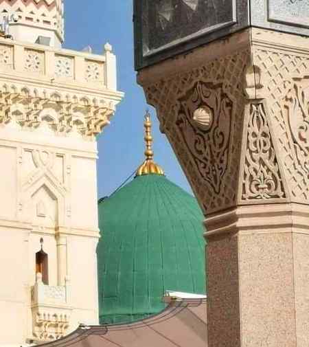 ہر طرف بھیڑ ہے مدینے میں فقیروں کی۔ ایک دینے والا ہے سارا جگ سوالی ہے۔