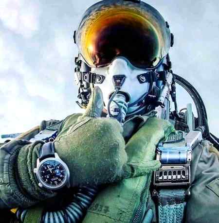 جناب ان کےتعارف میں بس اتنا کهنا ... 
فضاؤں میں بڑى عمده اڑان بهرتے ہیں..