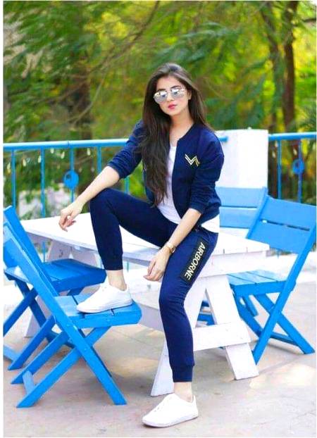 اپنا بنا کر چھوڑ دینا حسن والوں کی ادا ہوتی ہے
اس سے کیا شکوہ زندگی بھی تو بیوفا ہوتی ہے