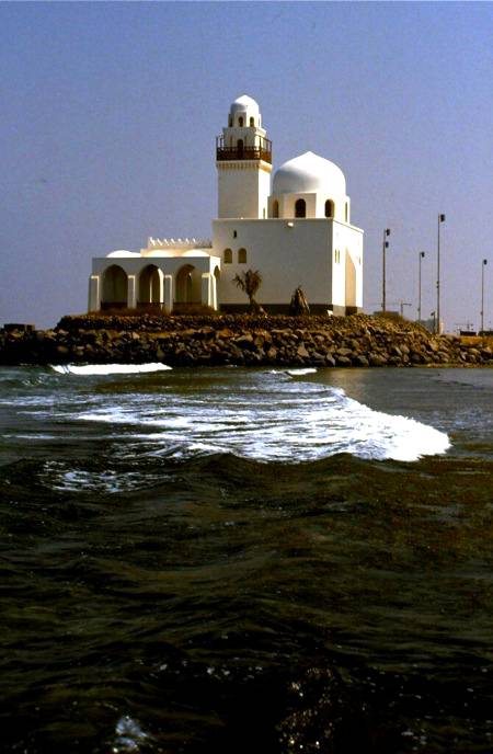 Island Mosque Jeddah Sodia Arabia__this mosque was designed by Architect Abdel Wahid El_wakil💕💕