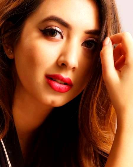 Komal Aziz!