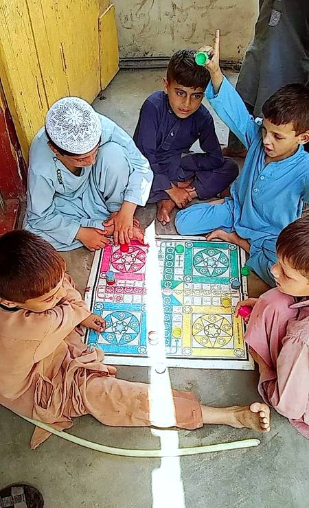 Nice game enjoy Ya kis kis na khali hai