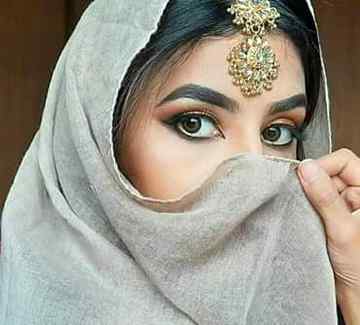 ve
گلاب آنکھیں ، شراب آنکھیں
یہی تو ہیں لا جواب آنکھیں💞
شراب رب نے حرام کردی
مگر کیوں رکھی ہیں حلال آنکھیں😍
ہزاروں ان پہ قتل ہوئے ہیں
خدا کی بندی سنبھال آنکھیں🙈