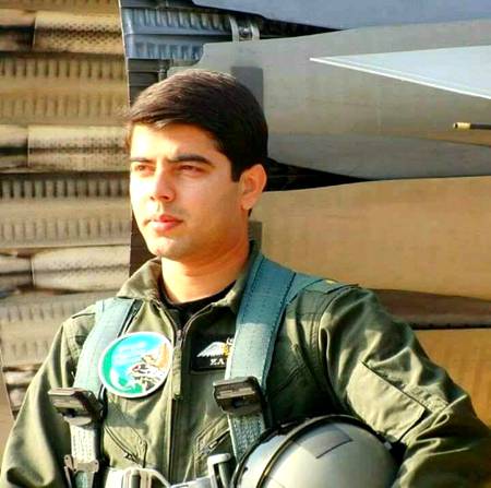 Tall , Handsome, Eagle eyed & Excellent Reflexes much like superman💖