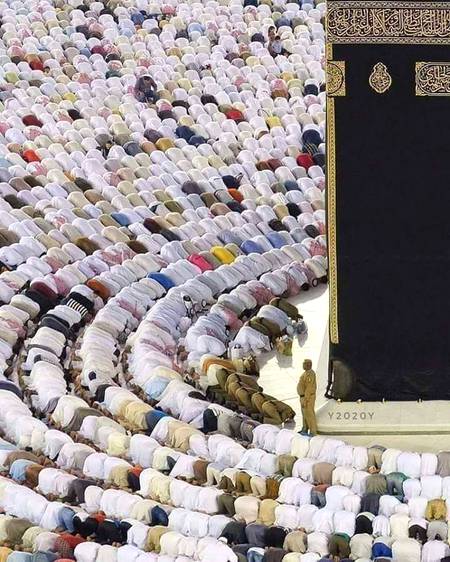 رَبَّنَا لَا تُزِغۡ قُلُوبَنَا بَعۡدَ إِذۡ هَدَيۡتَنَا وَهَبۡ لَنَا مِن لَّدُنكَ رَحۡمَةًۚ إِنَّكَ أَنتَ ٱلۡوَهَّابُ○
اے رب ہمارے! جب تو ہم کو ہدایت کر چکا تو ہمارے دلوں کو نہ پھیر اور اپنے ہاں سے ہمیں رحمت عطافرما بے شک تو بہت زیادہ دینے والا ہے
 امین