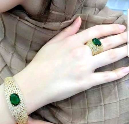 تھوڑا مختلف ہے
لیکن اتنا بھی
 پیچیدہ نہیں مزاج ہمارا
جو سمجھ گیا 
تو پر خلوص ٹھہرے

جو نہ سمجھا
 تو مغرور ٹھہرے۔