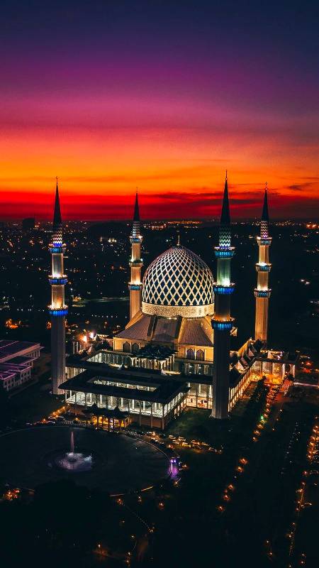 Sultan Salahudin Abdul Aziz Shah Mosque in Selangor, Malaysia