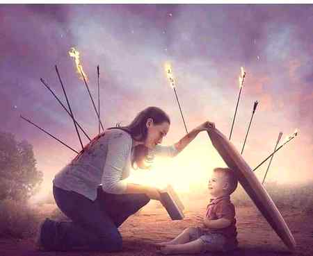 عورت بہت بابرکت ہستی ہے
ثبوت چاہیے تو اپنی ماں کو دیکھ لیں