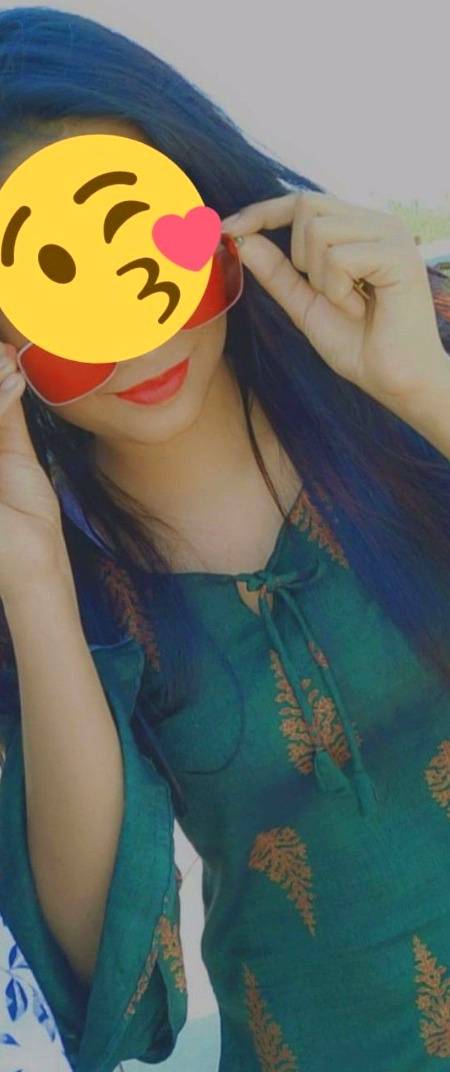 آسانی سے کوئی مل جاے تو اسے قسمت کہتے ہیں❤
سولی پر چڑھ کر بھی جو نہ ملے اسے محبت کہتے ہیں💘