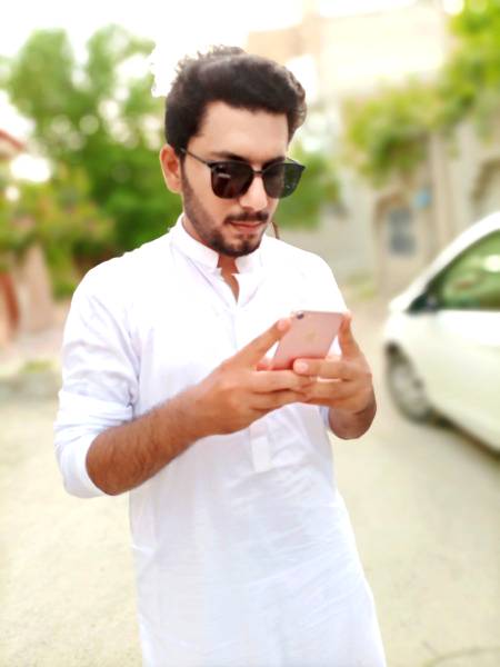 ضـــــروری نہیــــں کـــہ غــــم میں آنســــــو نـــــکلے...!!

مسکـــــراتی آنـــــکھوں میں بهی سیــــلاب هــوتے ہیــں...!!🌹