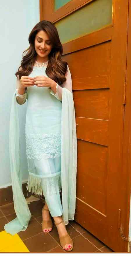 Beautiful Aiza Khan..