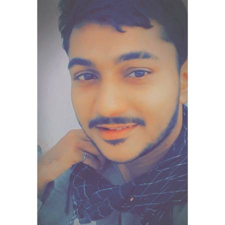 ذرہ مجھے بھی مــسکرہٹ دے
      اے ذندگی 
پھردیکھ کہ میں کیسے لگتا ہوں