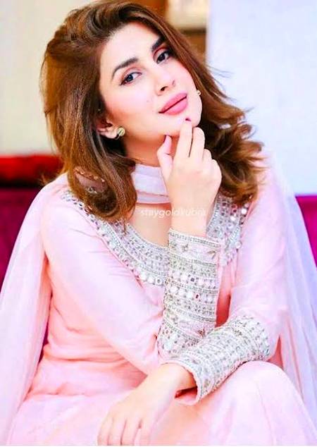 Kubra khan