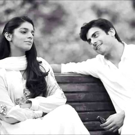 *جیسے ابھی سکوتِ سخن توڑ دے گی وہ*



*جیسے ابھی کہے گی کہ ایسے نہ دیکھیے 😊😊*

*میثم علی آغا