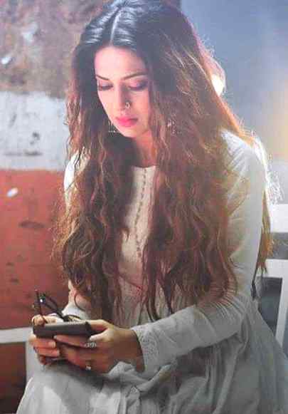 جھوٹ سے دنیا چلتی ھے جناب 
سچ کسی کو راس نہیں آتا۔