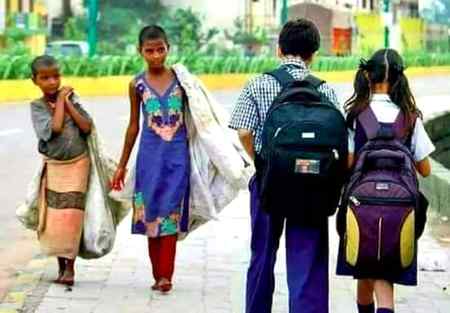 دو بچے، دو تھیلے، دو کہانیاں 
جو لوگ کہتے ہیں…!
ماں باپ نے میرے لئے کچھ نہیں کیا…!
تھیلے بدل کر دیکھیئے جناب،
پھر بولیں میرے ماں باپ نے کچھ نہیں کیا۔
😢