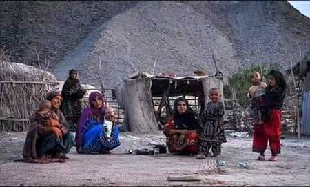 حکم نافذ تھا اپنے گھر میں رہو 
بے گھری ہم بتا کدھر جاتے ؟؟؟؟
😔 🌹

😔😔