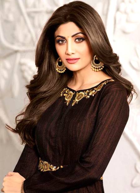 Shilpa Shetty looks pretty in black 🖤..