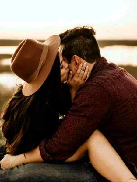 - ہمیں یہ وبا کُچھ نہیں کہتی _
ہم تیری مُلاقات کے بیمار ہیں "❤️