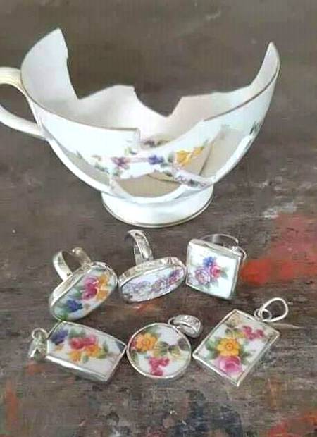 -If your heart is broken 💔, make art with the broken pieces...♡🍂