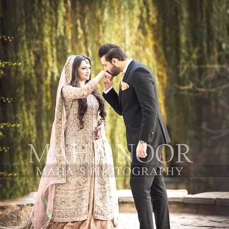 *کوئی لمحہ ہو تیرے ساتھ___ کا*
*جو میری عمــــر بھر کو سمیٹ لے*
*میں فنا، بقــــــا کے سبھی__ سفر*
*اُسی ایک پل____ میں گُزار دوں*