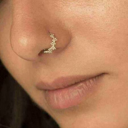 اس نتھلی پہ ہزاروں دل دھڑکتے ہیں😍
آنکھوں کی قیامت تو ابھی باقی ہے😘