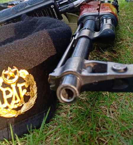 طبیعت میں اپنی اک گہرا راز ہوں

کہ میرے سوا مجھے کوئی جانتا نہیں
🖤🖤