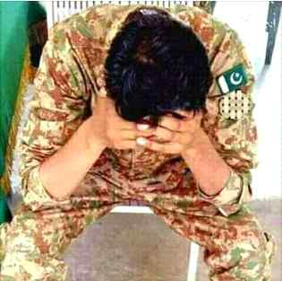 یا اللہ میرے آہوں کو سن..یا اللہ" آئزہ" سے  سکون آرام چھین لو اس نے مجھے بہت تکلیف دیا یا اس کو زندگی میں ایسے شرمندہ کریں کہ   کسی اور کو ایسا نہیں شرمایا یا اللہ ان کی زندگی  میں کبھی خوشیاں نہ دے سوائے غموں کے.. ثم آمین