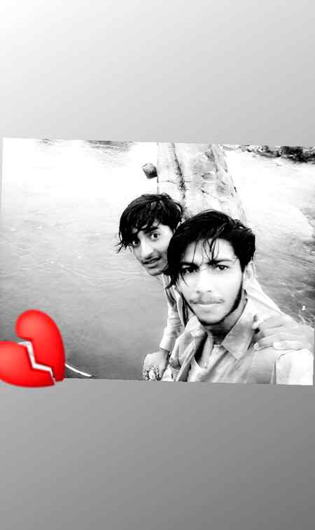 ہوئی تیز دل کی دھڑکن جب کہا اس نے رو کر 
 مجھے یاد بھی نہ کرنا مجھے یاد بھی نہ آنا
💔💘Me and my cousin Shari👈😘😍