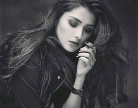 اس کو پسند تھا کالا رنگ مجھ پر
میری عیدیں بھی اس نے محرم کردی💔