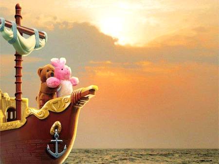 یہ محبت بھی کن دنوں میں ہوئی
گلے لگانے تو دور ہاتھ ملانے سے بھی گئے