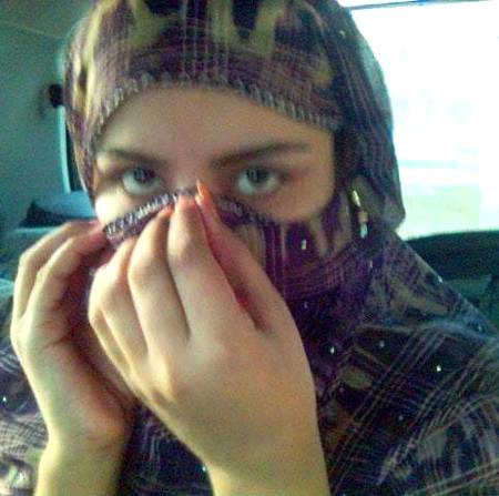 خاموش رہنا ہی بہتر ہے اس زمانے میں...

لوگ لفظوں کا غلط مطلب نکال لیتے ہیں...