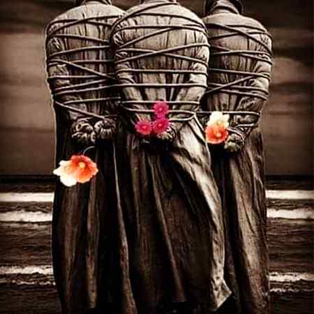 کل تلک آزاد تھا ۔اور آج دیکھو کیا ہوا
خوف نے ہر شخص کو دیوار میں چنوا دیا