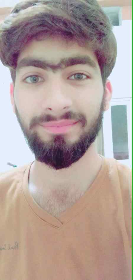 Dekh kr mujhy pehli baar wo boli tu kon hai or pehly tha kidr tu ab meri shaadi pr kya aya hai krny