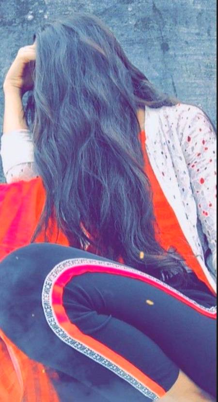 بڑے وعدے کرتے تھے کچھ لوگ عمر بھر ساتھ نبھانے کے ۔ ابھی زندہ ہیں تو بھلا دیا اگر مرجاتے تو کیا ہوتا 
Um e Hani