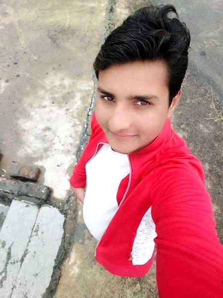 نصیب اچھے نہ ہوں تو خوبصورتی کا کیا فائدہ،
دلوں💞کے شہنشاہ اکثر فقیر ہوا کرتے ہیں، 💞💞