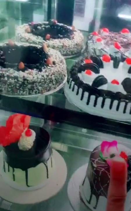 Kn khayega 🍰 cake 😍