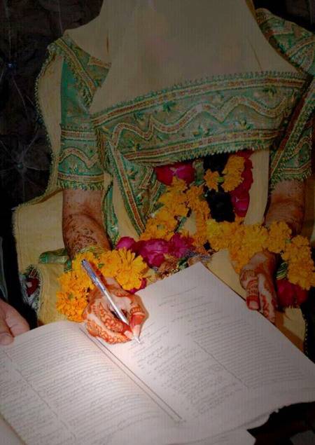 طلاق یافتہ لڑکی سے بھی شادی کیا کرو، کیونکہ وہ حالات کو دیکھ کر نرم و فرمانبردار ہوچکی ہوتی ھے اور زیادہ خوش بھی رکھ سکتی ہے....!!!
