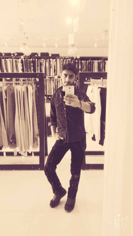 M gunahgaar jb khuda ka hu🤨
To Aag logo ko q lgti h🤟👉💔