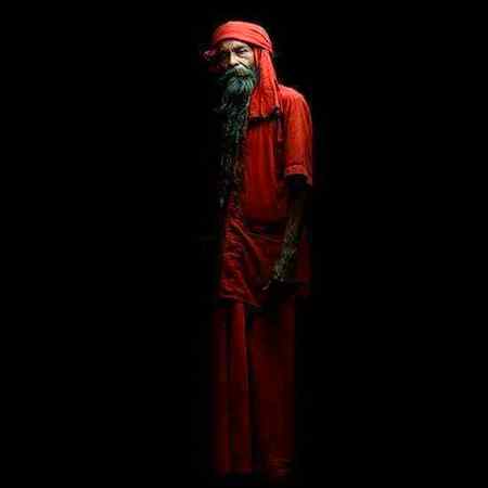 دل برباد ہی میں عالم اک آباد بھی ہے ،
اسی ویرانے میں مجنوں بھی ہے فرہاد بھی ہے ،
.