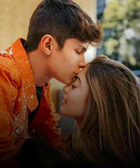 تو  اجازت  دے،  تو آباد کروں لب اپنے
تری پیشانی پہ ویرانی بُری لگتی ہے🔥