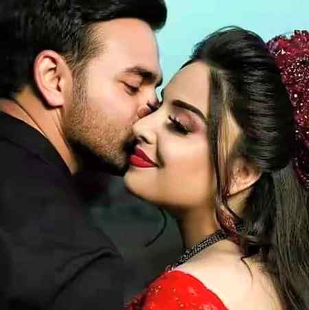 ہم بھی موجود  تھے  تقدیرکے  دروازے 🌀پہ لوگو نے دولت کی تمنا کی  ہم نے اسے مانگ لیا  😍