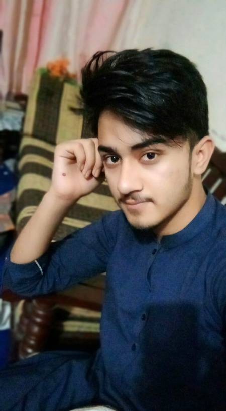 میں نے کہا اک پل میں کیسے نکلتی ہے جان 
 اس نے چلتے چلتے میرا ہاتھ چھوڑ دیا