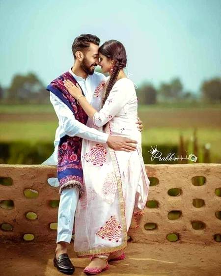 میں تم سے کیسے کہوں اے میرے مہرباں
تو ہی علاج ہے میری ہر اداسی کا❤️
💞💞💞💞