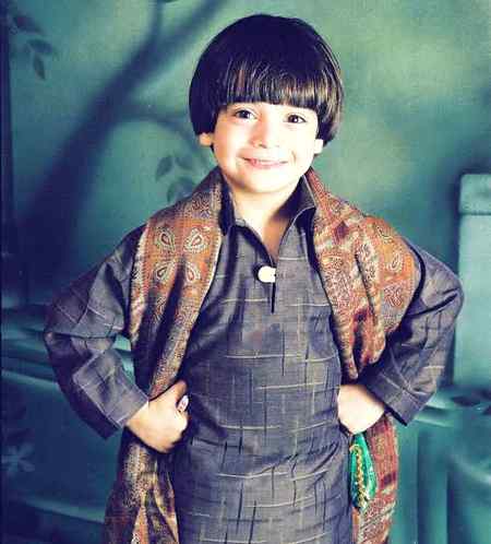 اپنا کیا ہے ، گزار لیں گے حیات
بس وہ معصوم چہرہ شاد رہے